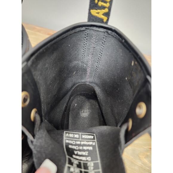 Dr Martens Mens Zavala Boots Size 10 Black Leather 8 Eye Combat Style Womens 11